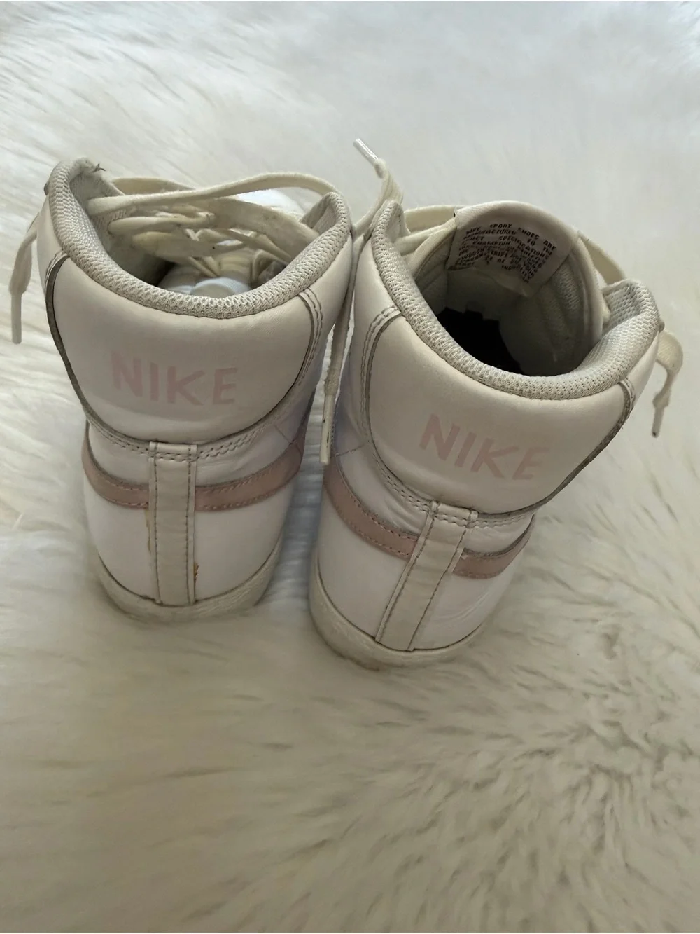 Nike Blazer Mid Top (GS) White w/Pink Sneakers Sz 5.5Y